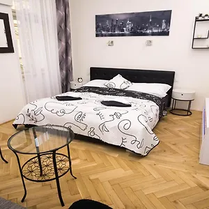 Black & White Apartment Prague By Wenceslas Square And Muzeum Apartment